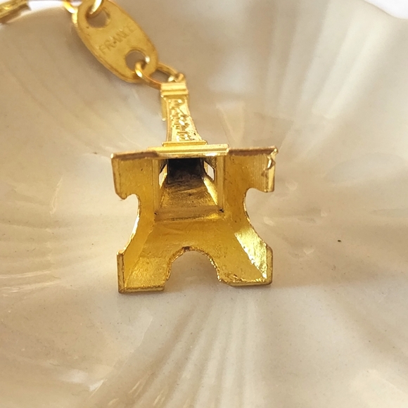 Eiffel Tower Gold Keychain - Picture 5 of 5
